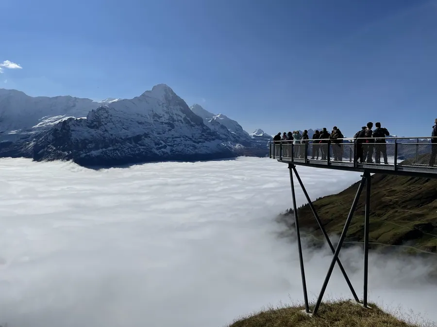 Die Plattform des First Cliff Walk über dem Nebelmeer