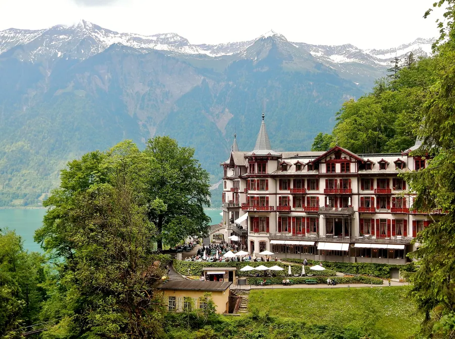 Das Grandhotel Giessbach über dem Brienzersee