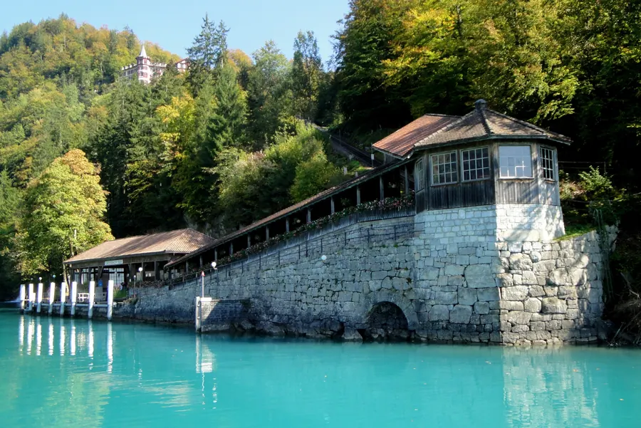 청록빛 브리엔츠 호수의 Giessbach See 선착장
