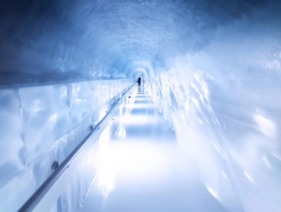 Ein Gang im Eispalast auf dem Jungfraujoch