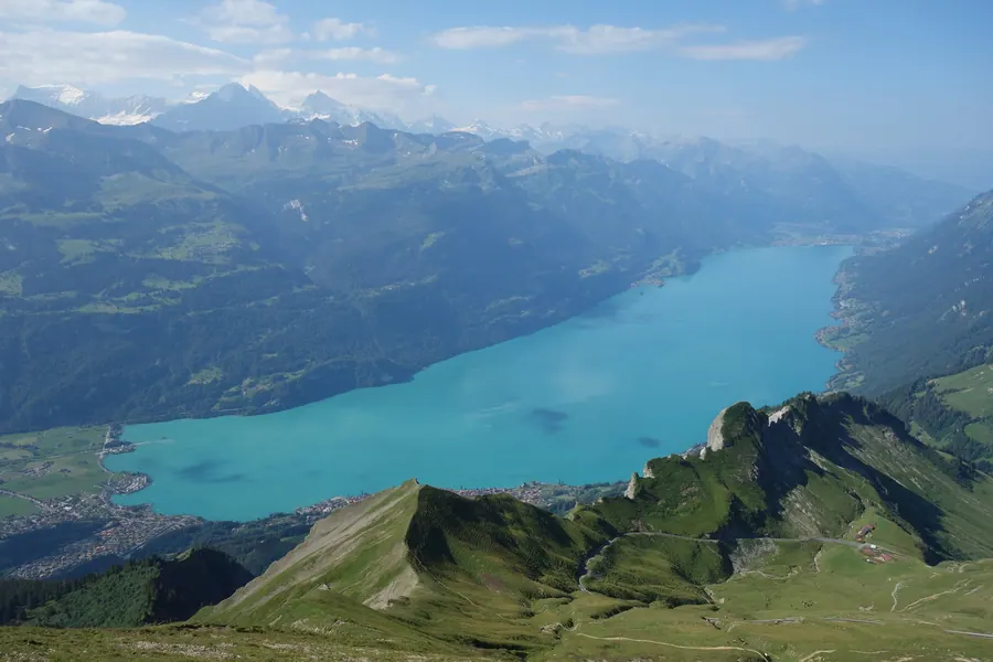 Der Brienzersee und die Berner Alpen vom Brienzer Rothorn aus