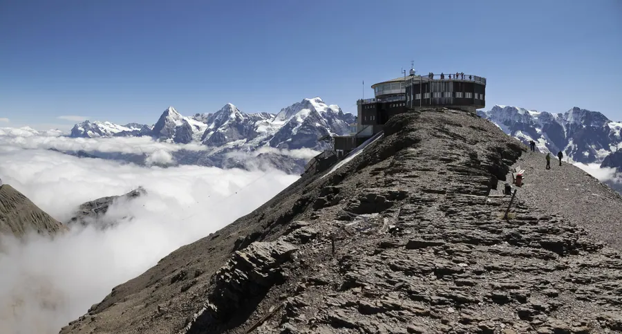 Das Schilthorn über einem Wolkenmeer