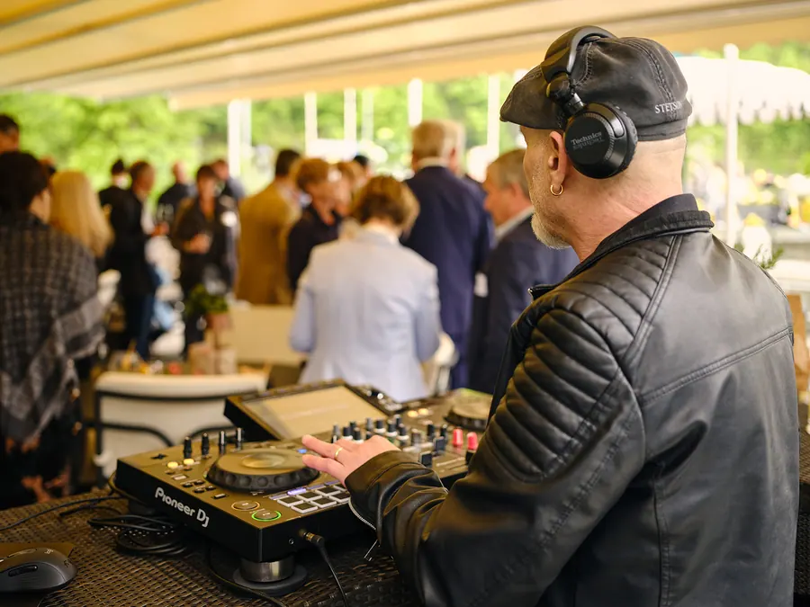 «Sunset Beats & BBQ» 的 DJ