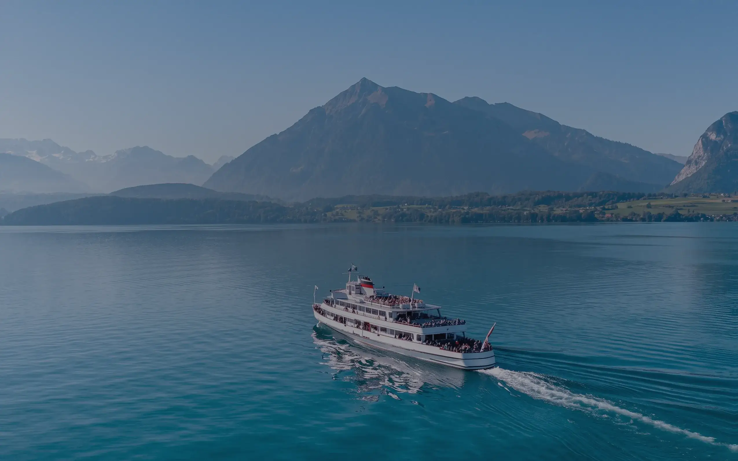 Ein Schiff auf dem Thunersee