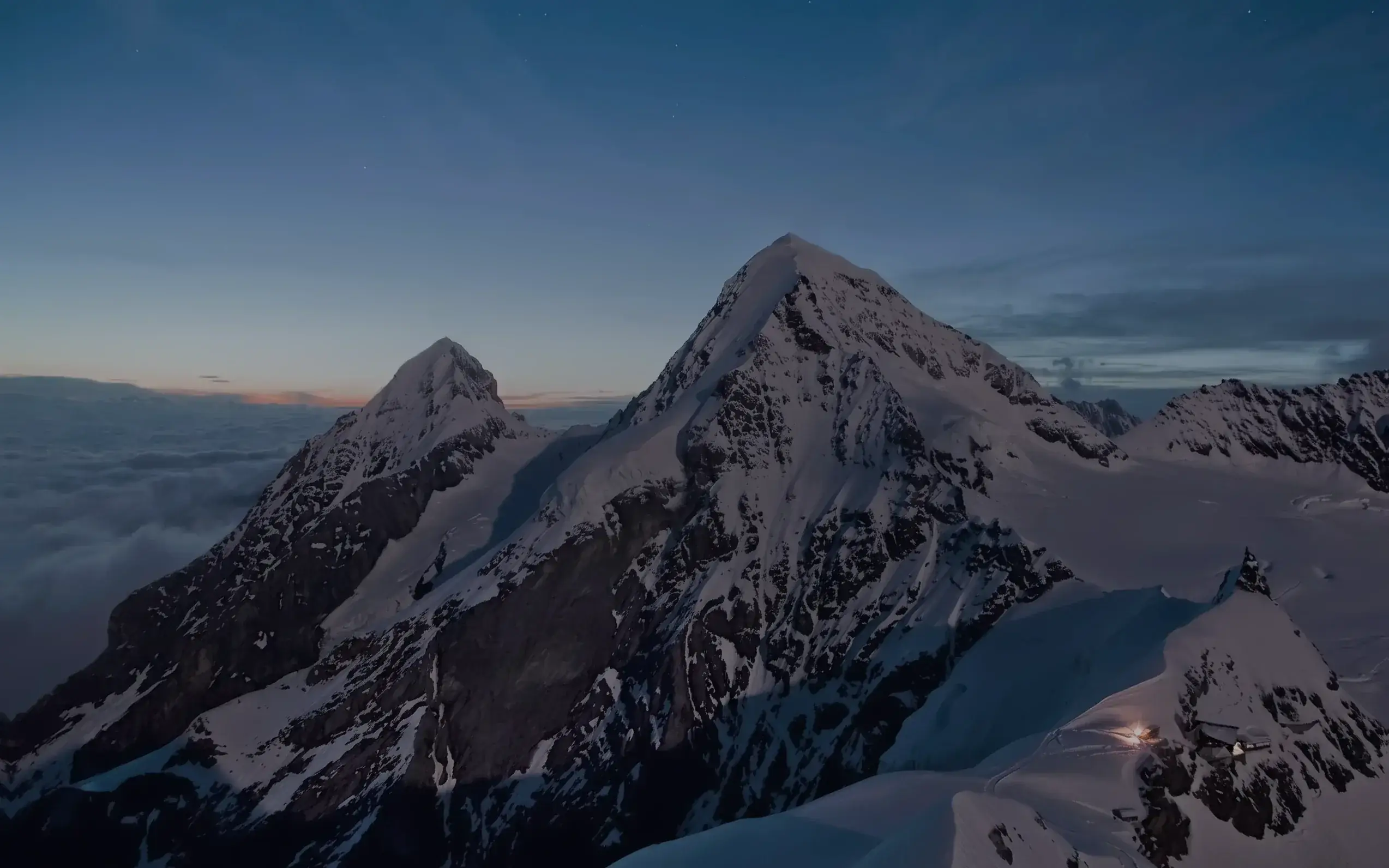 Die Gipfel der Jungfrauregion im Abendlicht