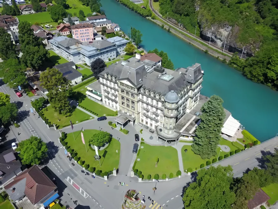 Das Grand Beau-Rivage aus der Luft