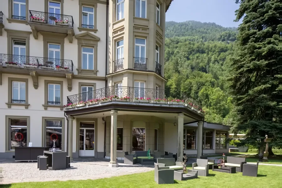 Die Gartenseite des Hauses mit der Terrasse
