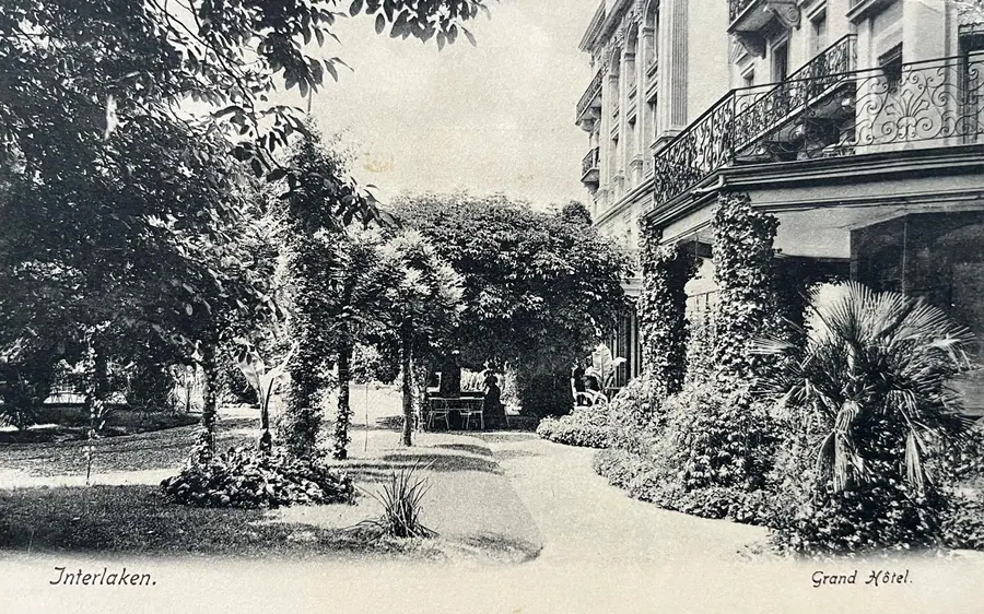 Der Garten des Hotels auf einer alten Ansichtskarte