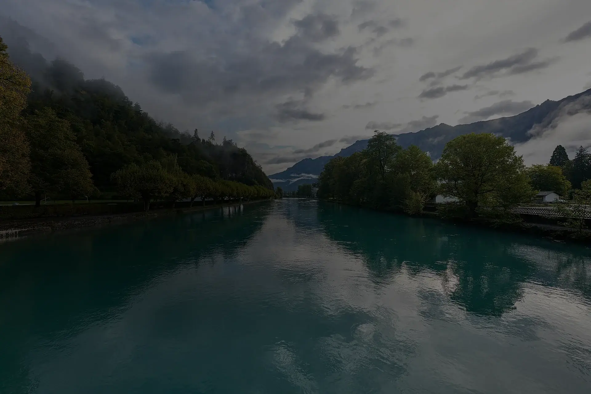 Das Ufer der Aare in Interlaken