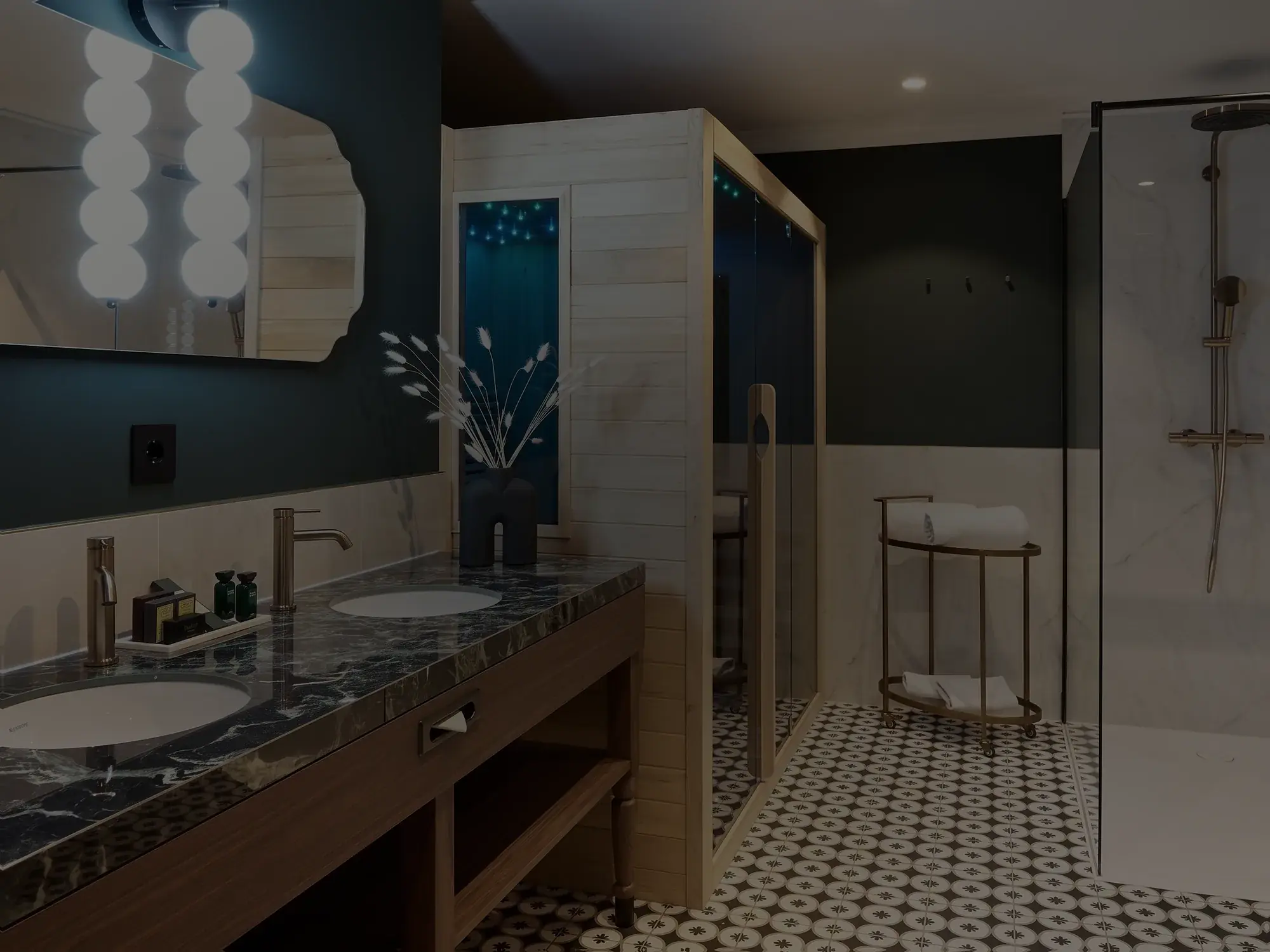 SPA Junior Suite mit privater Sauna und Badewanne