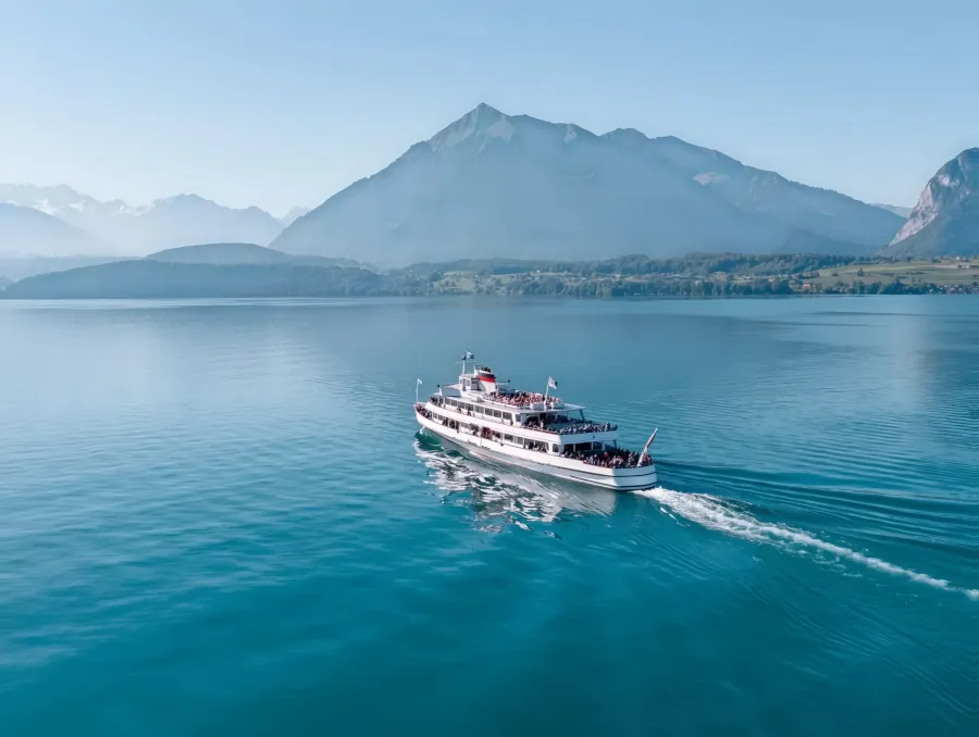 Ein Schiff auf dem Thunersee