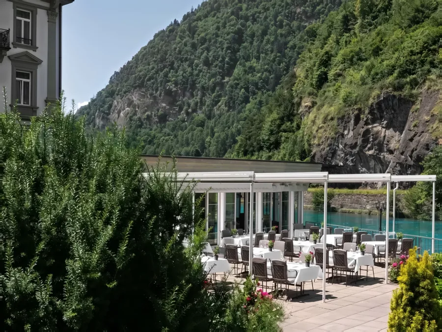 The summer terrace with a view of the Aare and the hotel