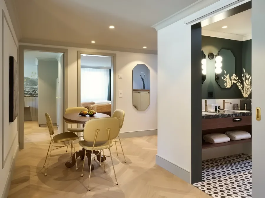 Interlaken Suite, Essbereich mit Blick ins Schlafzimmer