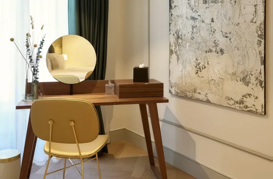 Schmink- und Schreibtisch in der Junior Suite