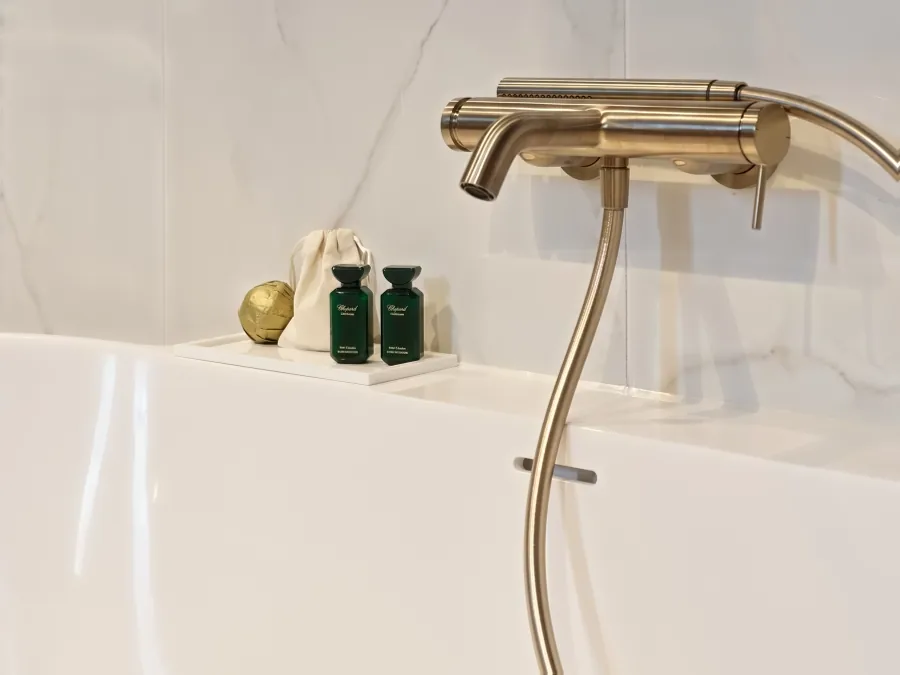 Die Badewanne im Doppelzimmer King Size