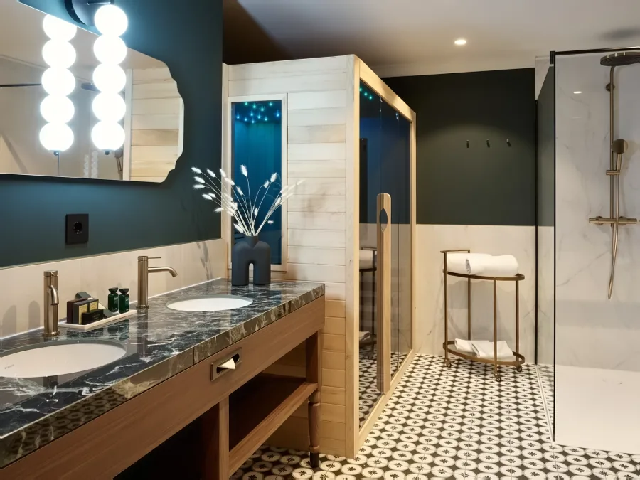 SPA Junior Suite mit privater Sauna und Badewanne